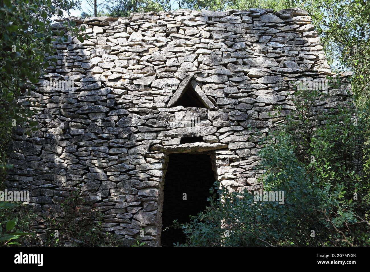 Cabane de Mourin, one of the capitelles in the Garrigue woods, Congenies, Gard, Occitania, France. Stock Photo