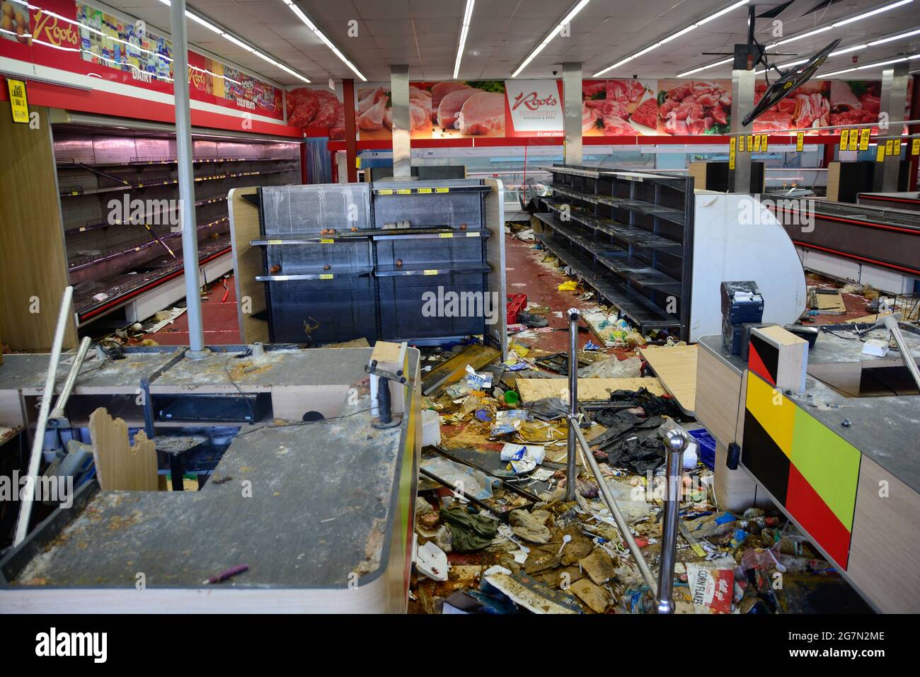 Looters In Store Looting south africa hi-res stock photography and images - Alamy