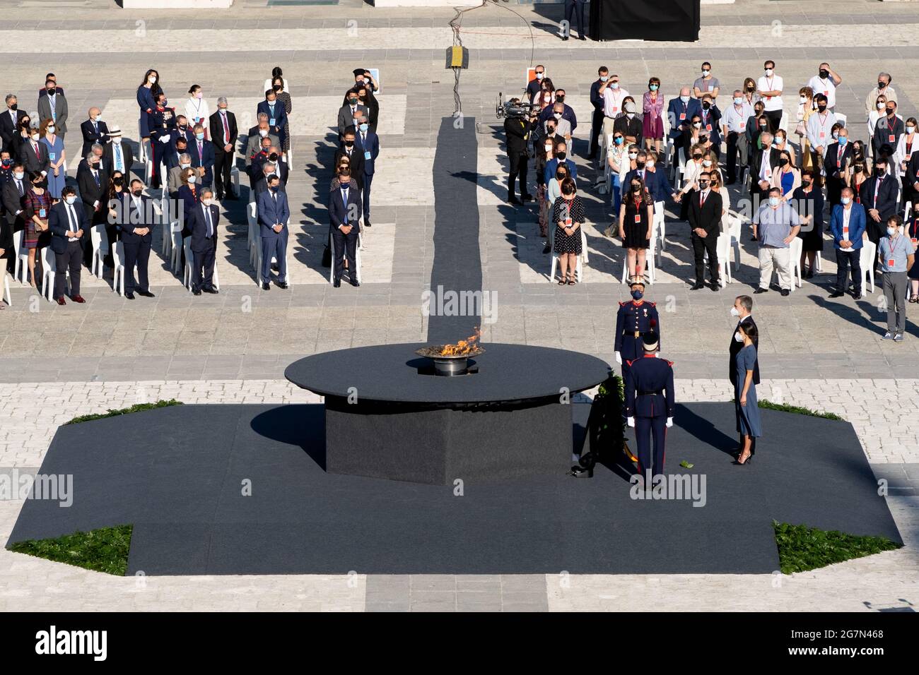 (210715) -- MADRID, July 15, 2021 (Xinhua) -- Photo taken on July 15, 2021 shows the remembrance service for coronavirus victims at the Royal Palace in Madrid, Spain. Spain held a remembrance service here at the Royal Palace on Thursday morning for the 81,043 people who have lost their lives to the coronavirus.    The family members of 102 health workers who lost their lives to COVID-19 in Spain also attended the service, where they received medals to recognize the sacrifice of their relatives during the pandemic. (Xinhua/Meng Dingbo) Stock Photo