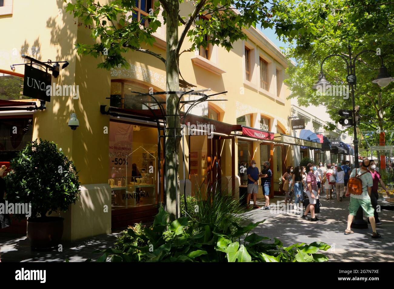 Las Rozas open air outlet shopping mall Madrid Spain Summer Stock Photo -  Alamy