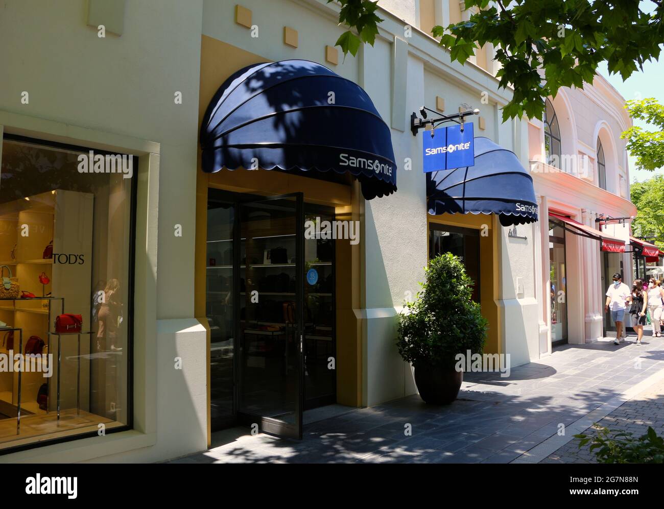 Samsonite shop front Las Rozas Shopping centre Madrid Spain Stock Photo -  Alamy