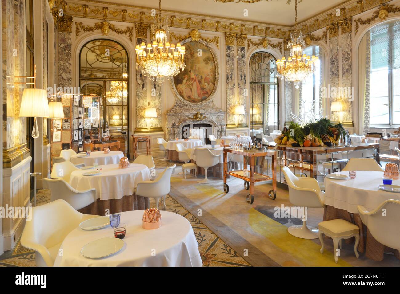 FRANCE. PARIS 75001. HOTEL THE MEURICE (5*). THE GASTRONOMIC RESTAURANT ALAIN DUCASSE HAS 2* AT THE MICHELIN. Stock Photo