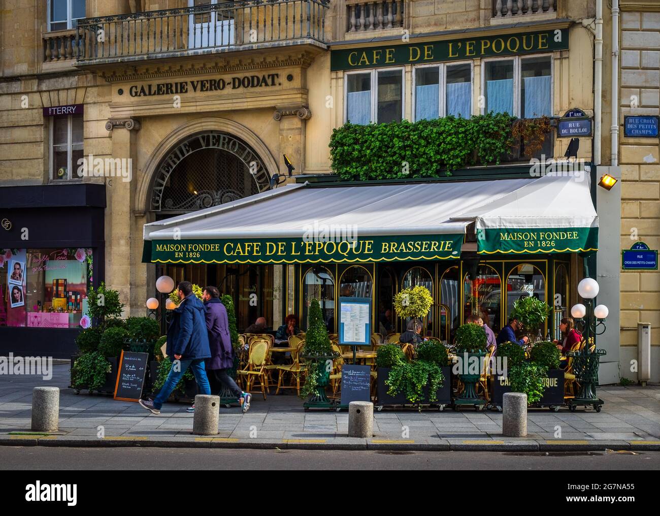 Paris, France, Feb 2020, pedestrians passing by the “Café de l'Epoque” a bistrot-restaurant in the Palais-Royal neighbourhood Stock Photo