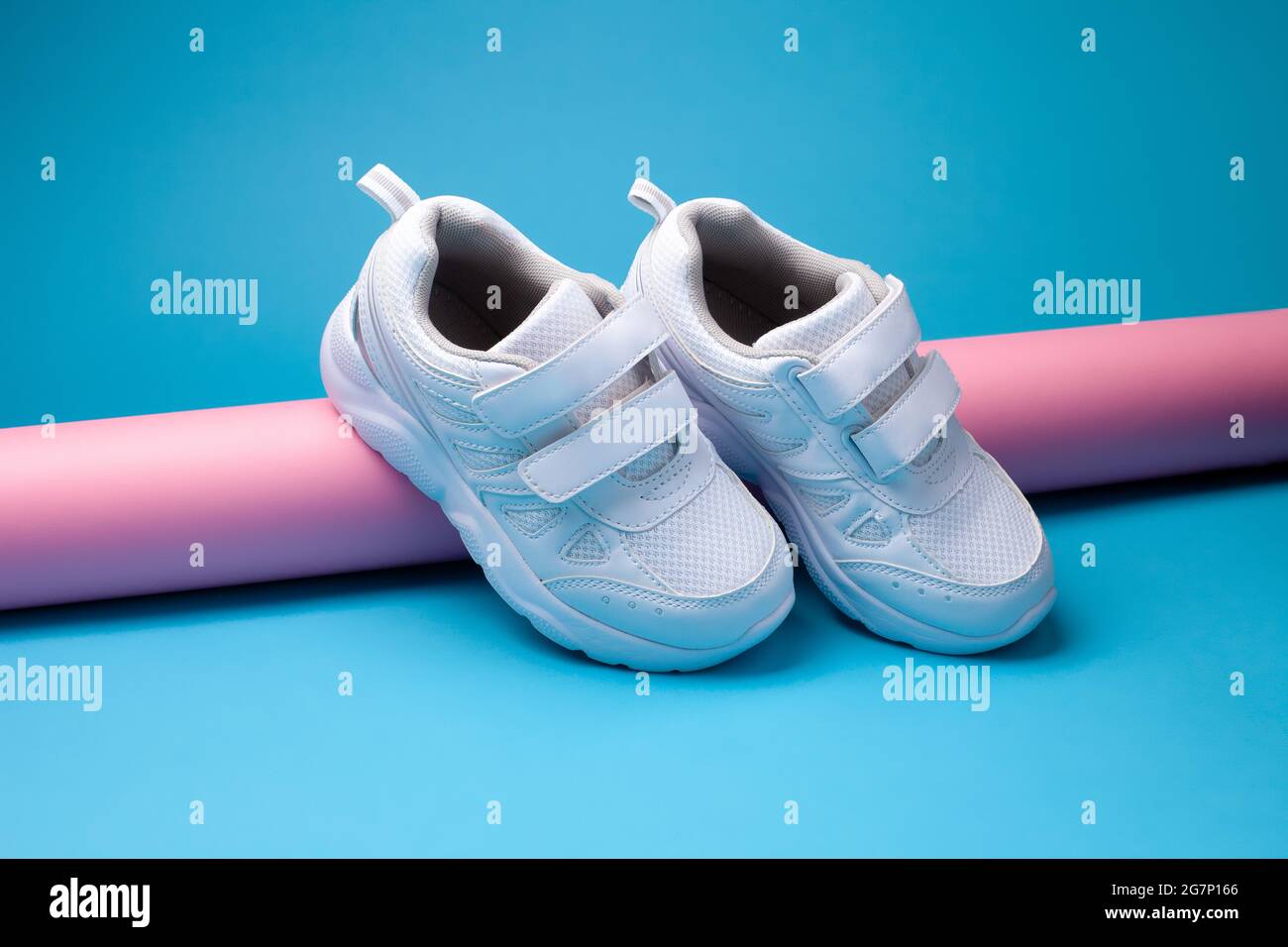 New balance shoes top with velcro fasteners