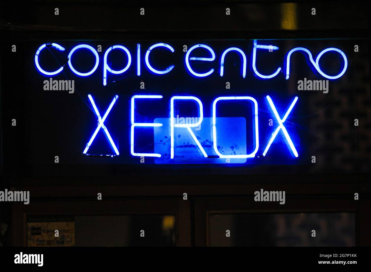 Neon lights in copy center, copies, Xerox copicenter in Hermosillo