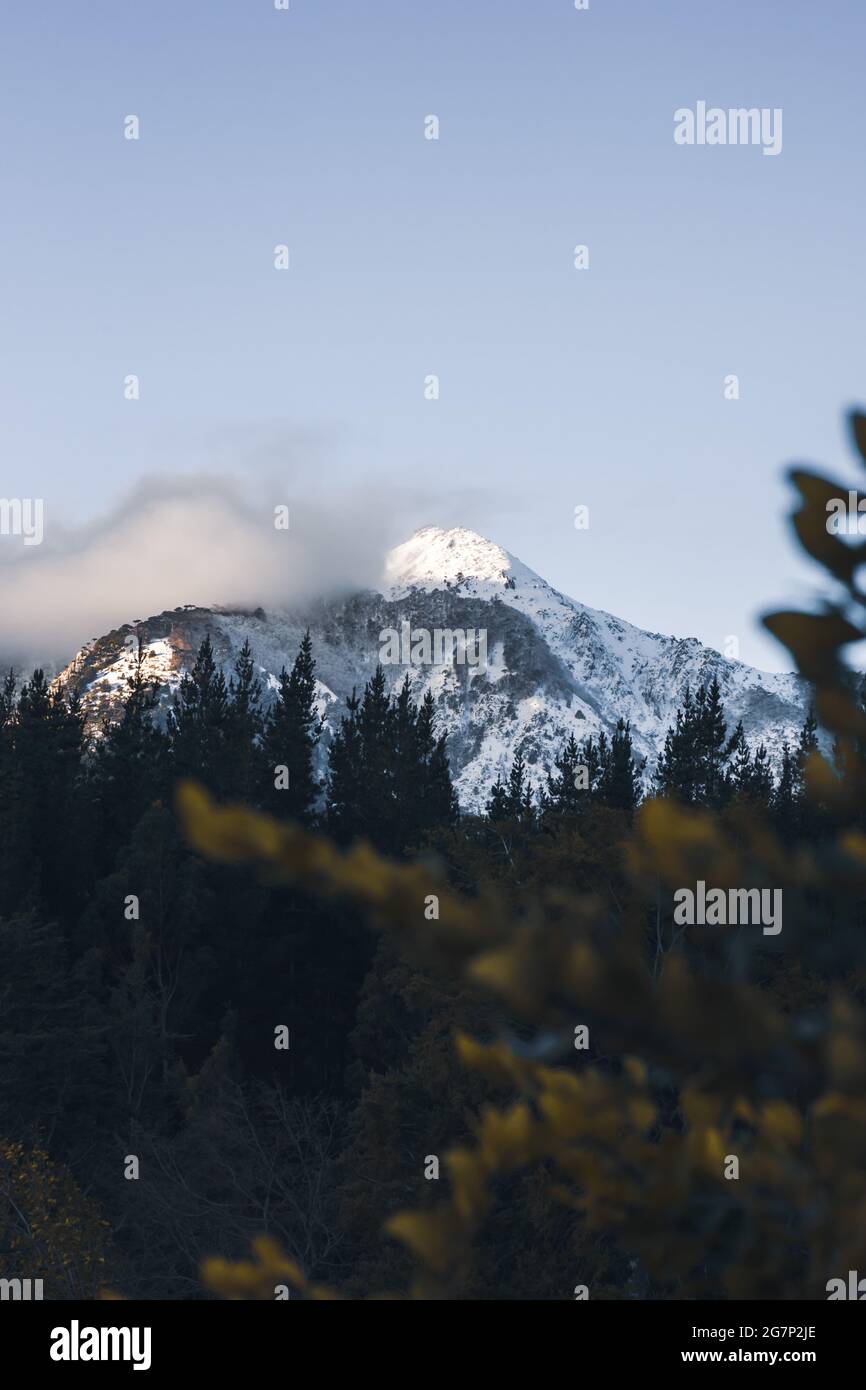 Snowy mountain top hi-res stock photography and images - Alamy