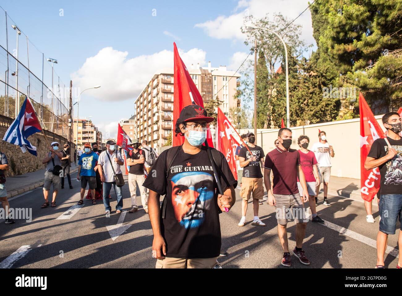 Barcelona, Spain. 15th July, 2021. A protester wearing a shirt with the face of Ernesto Che Guevara takes part during the demonstration.About a hundred people have demonstrated against the United States blockade against Cuba in front of the US consulate in Barcelona. Credit: SOPA Images Limited/Alamy Live News Stock Photo
