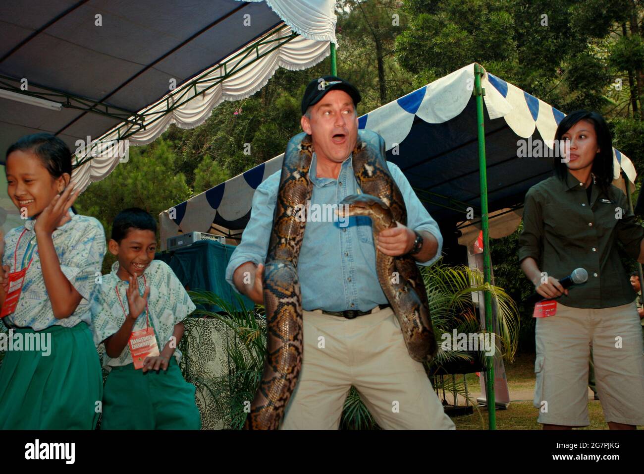 Bogor, West Java, Indonesia. 26th July 2006. Herpetologist Brady Barr during an event to promote 'Dangerous Encounters: Brady's Croc Adventure', an educational TV program aired on National Geographic Channel. The event is held at Taman Safari Indonesia in Cisarua, Bogor, West Java, Indonesia. Stock Photo