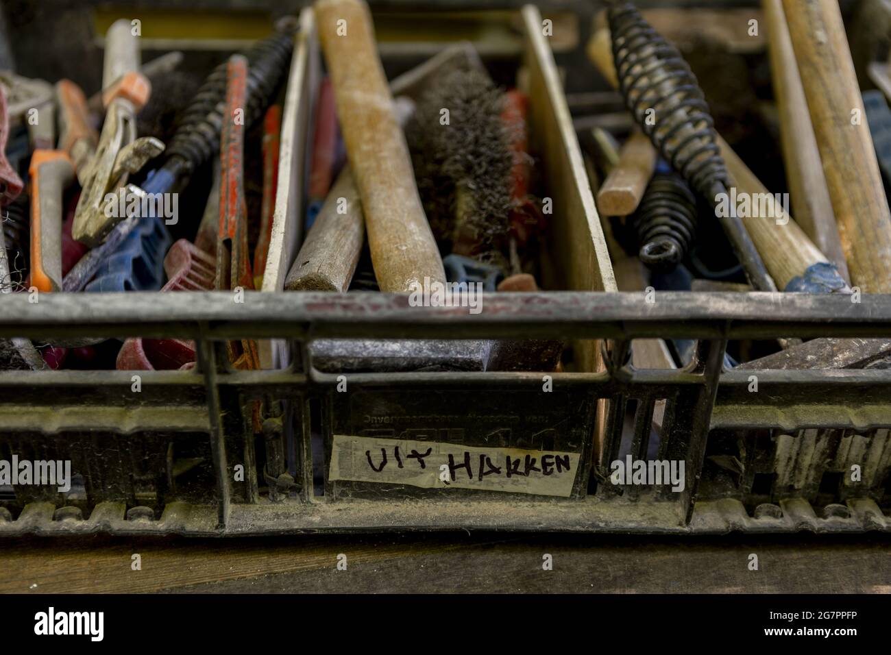 Bronze casting process and manual labor concept Stock Photo Alamy