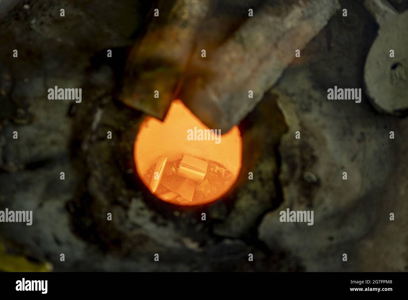Bronze casting process and manual labor concept Stock Photo Alamy