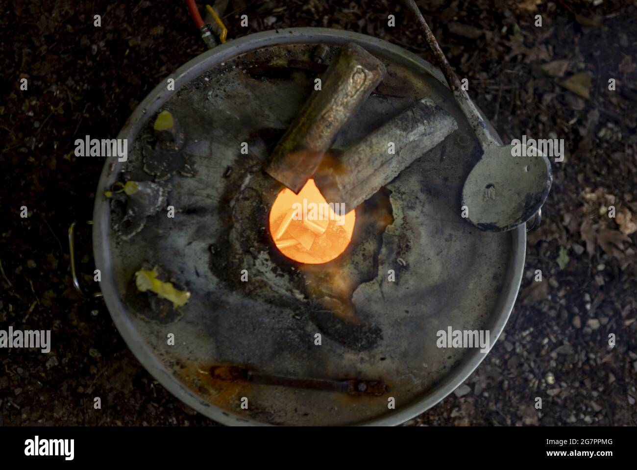 Bronze casting process and manual labor concept Stock Photo Alamy