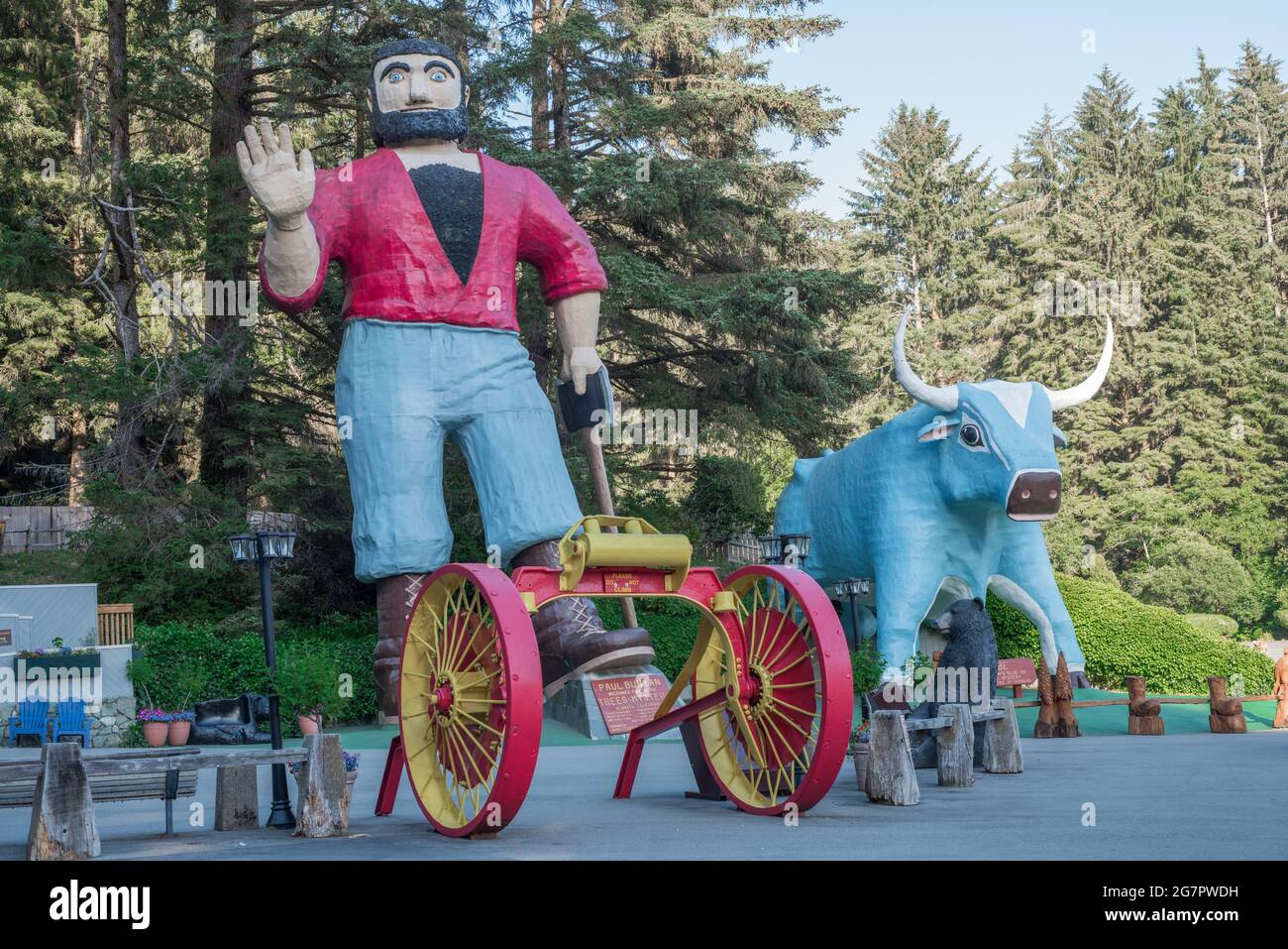 A giant statue of Paul Bunyan and Babe the blue ox at trees of mystery, a roadside tourist attraction in Klamath, Northern California. Stock Photo