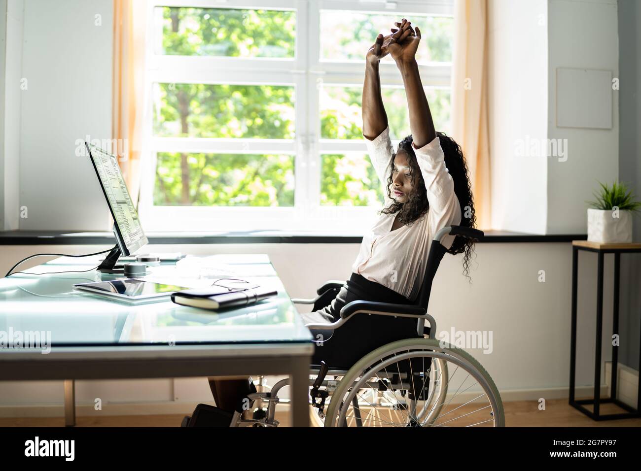 Black woman in wheelchair hi-res stock photography and images - Alamy