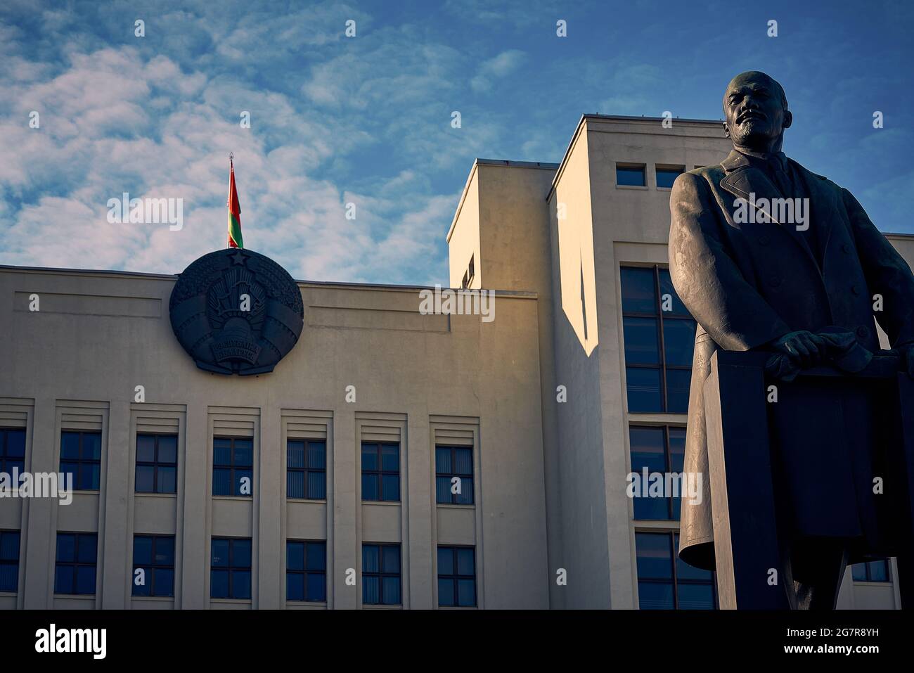 Lenin statue at front of Belarus House of Government Stock Photo