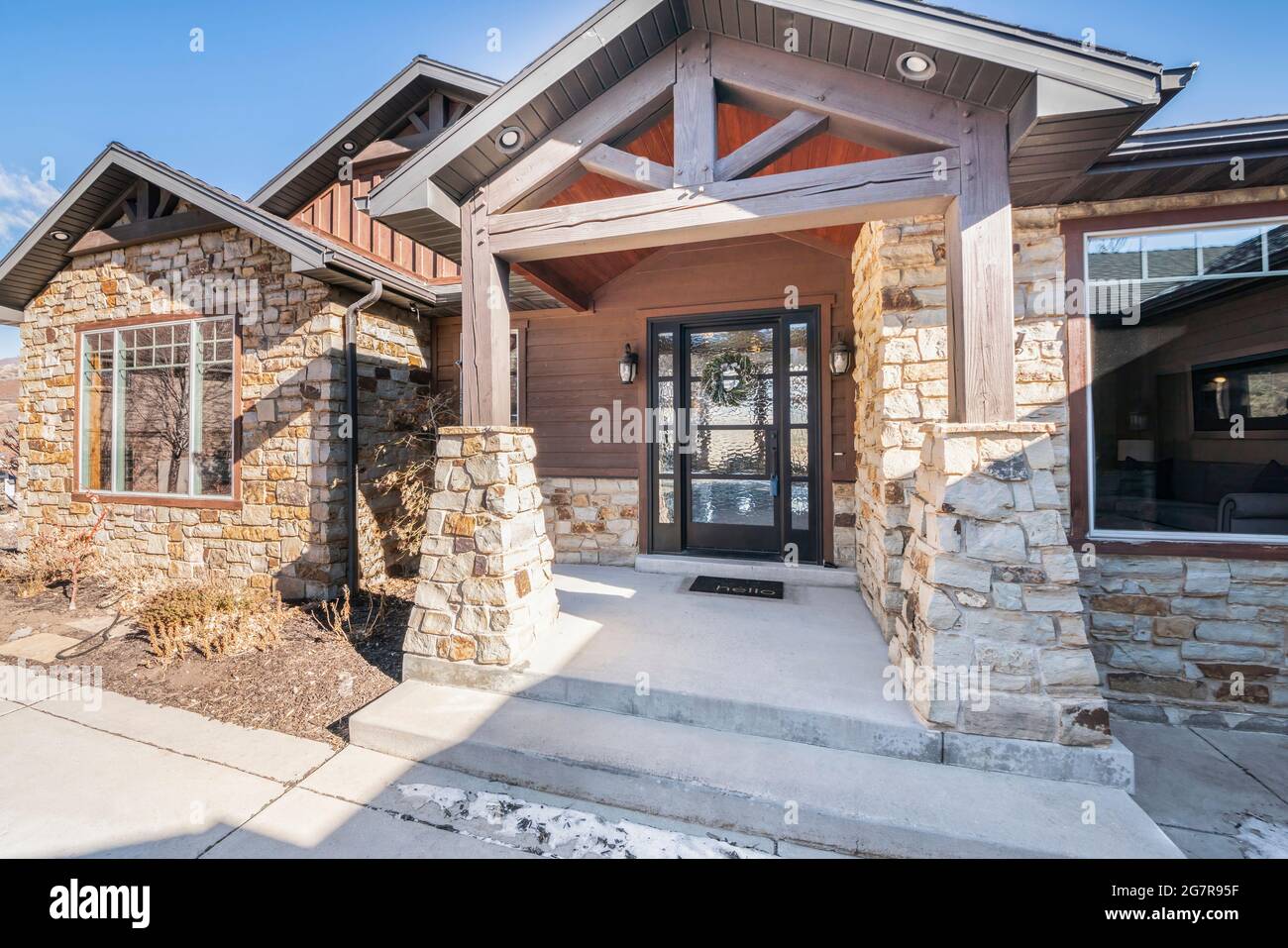 Facade of a rustic bungalow house with stone walls Stock Photo - Alamy, image size:1300x957