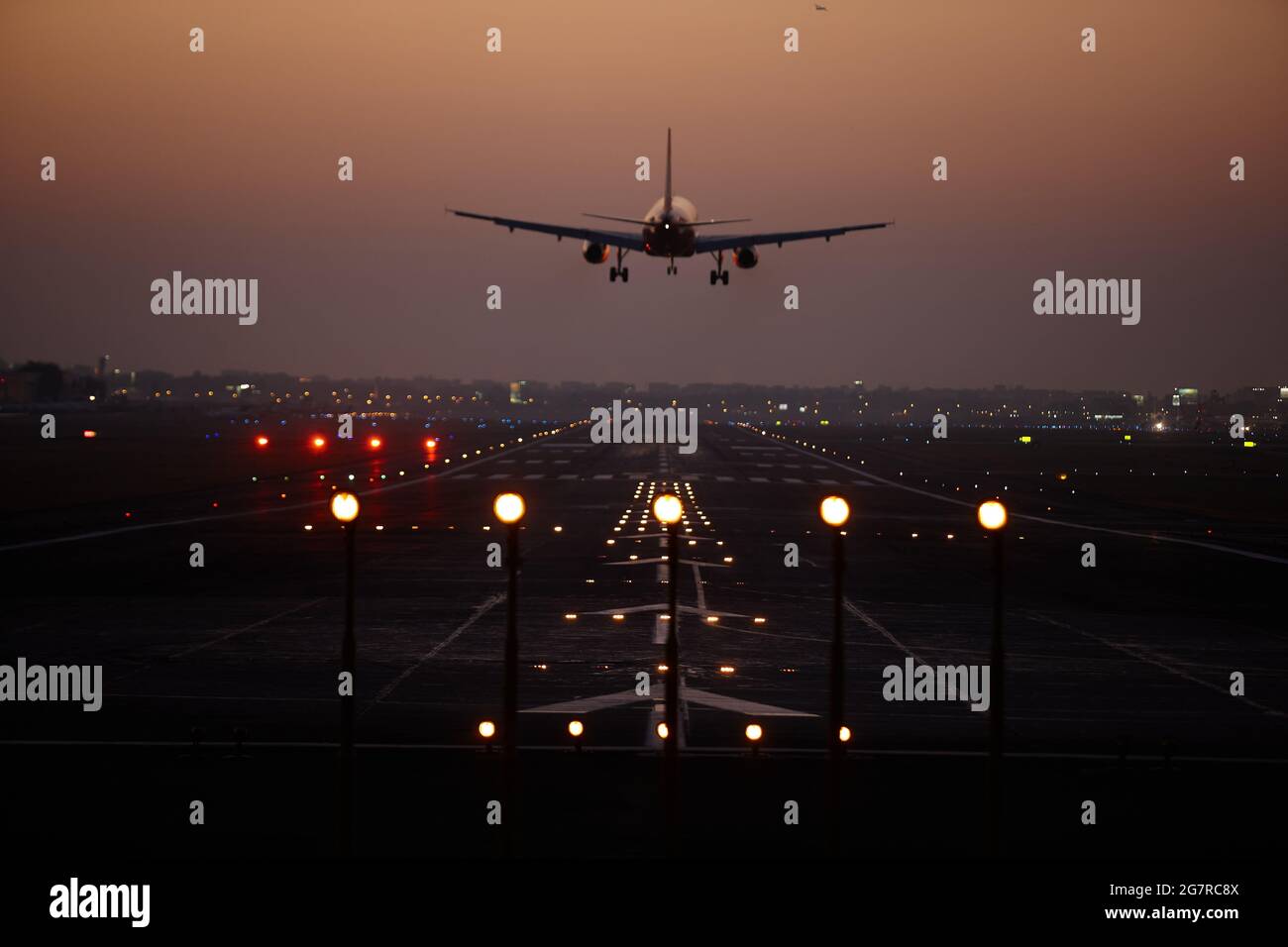 Aeroplane landing, Mumbai Airport, Sahar International Airport, Chhatrapati Shivaji International Airport, CSIA, Bombay, Mumbai, Maharashtra, India, Asia Stock Photo