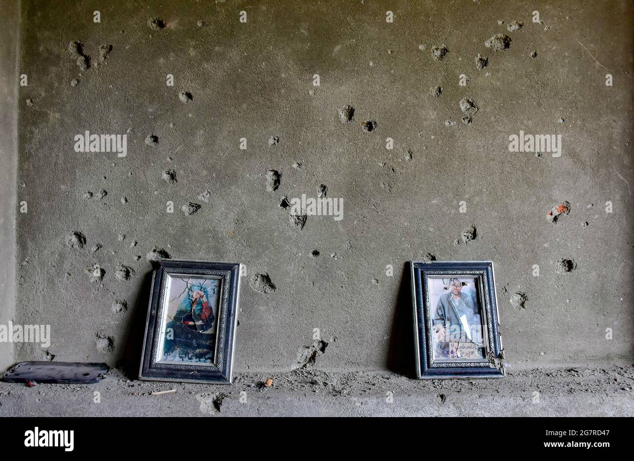 Ullet Riddled Wall Bullet Riddled Wall High Resolution Stock Photography and Images - Alamy