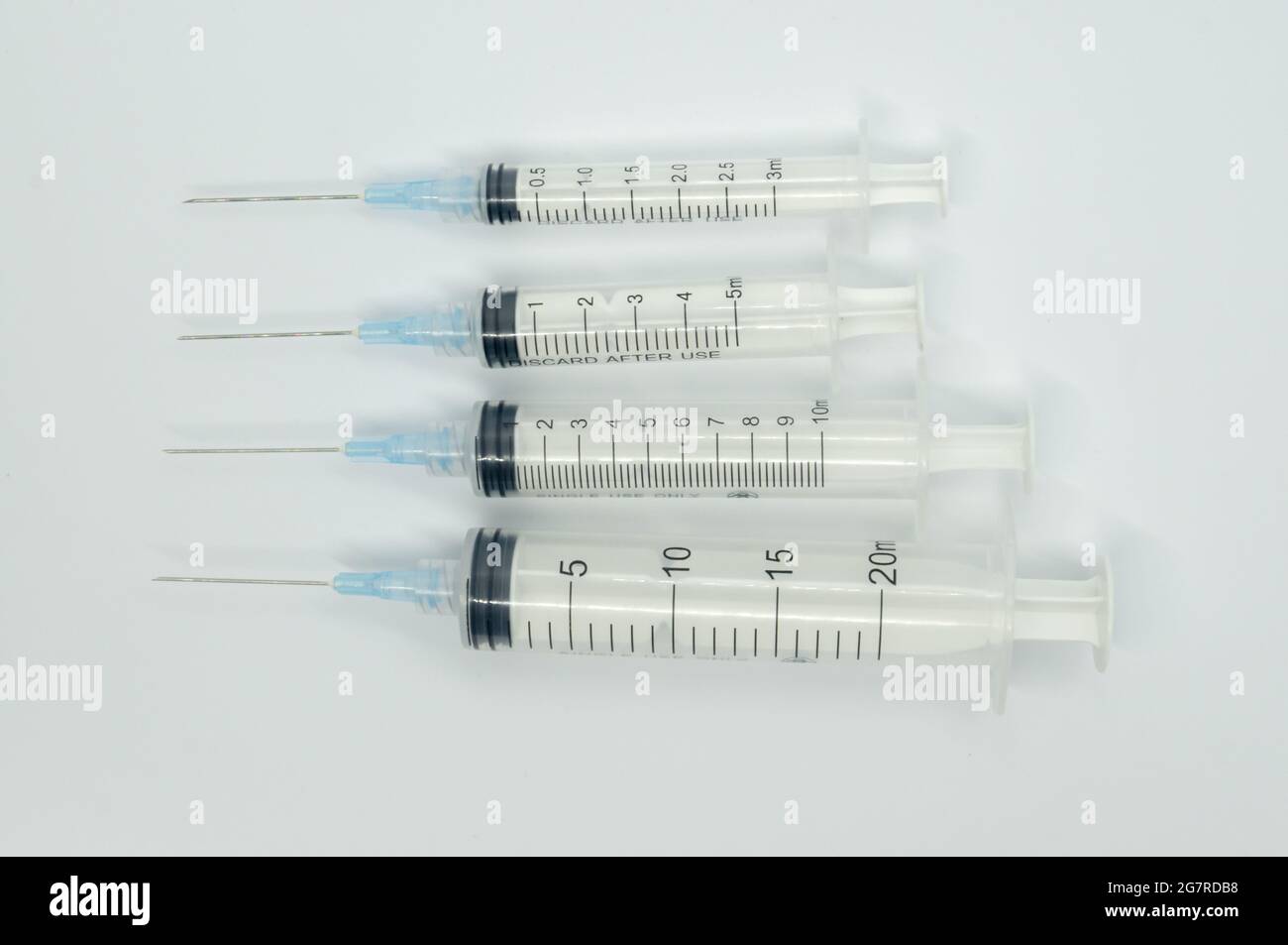 Small plastic medical syringes hi-res stock photography and images - Alamy
