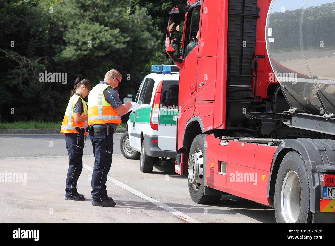 Customs inspection hires stock photography and images Alamy