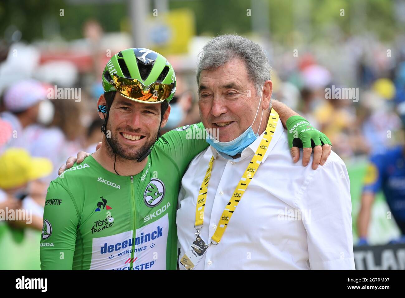 British Mark Cavendish of Deceuninck - Quick-Step wearing the green jersey  of leader in the sprint ranking and Former Belgian cyclist Eddy Merckx pict  Stock Photo - Alamy