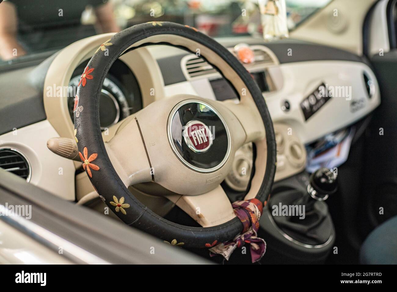 Fiat 500 steering wheel hi-res stock photography and images - Alamy