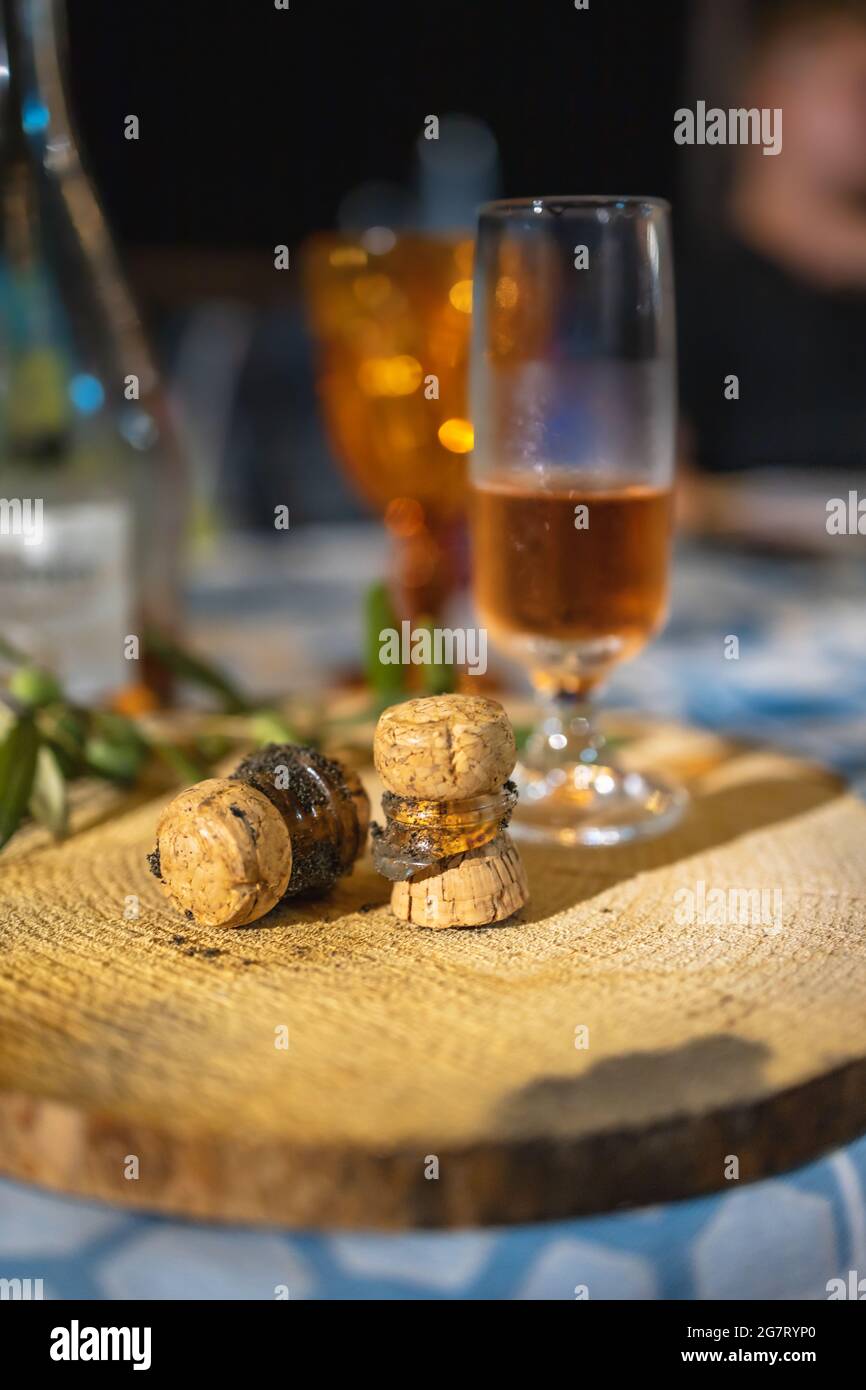 Broken champagne glass hires stock photography and images Alamy