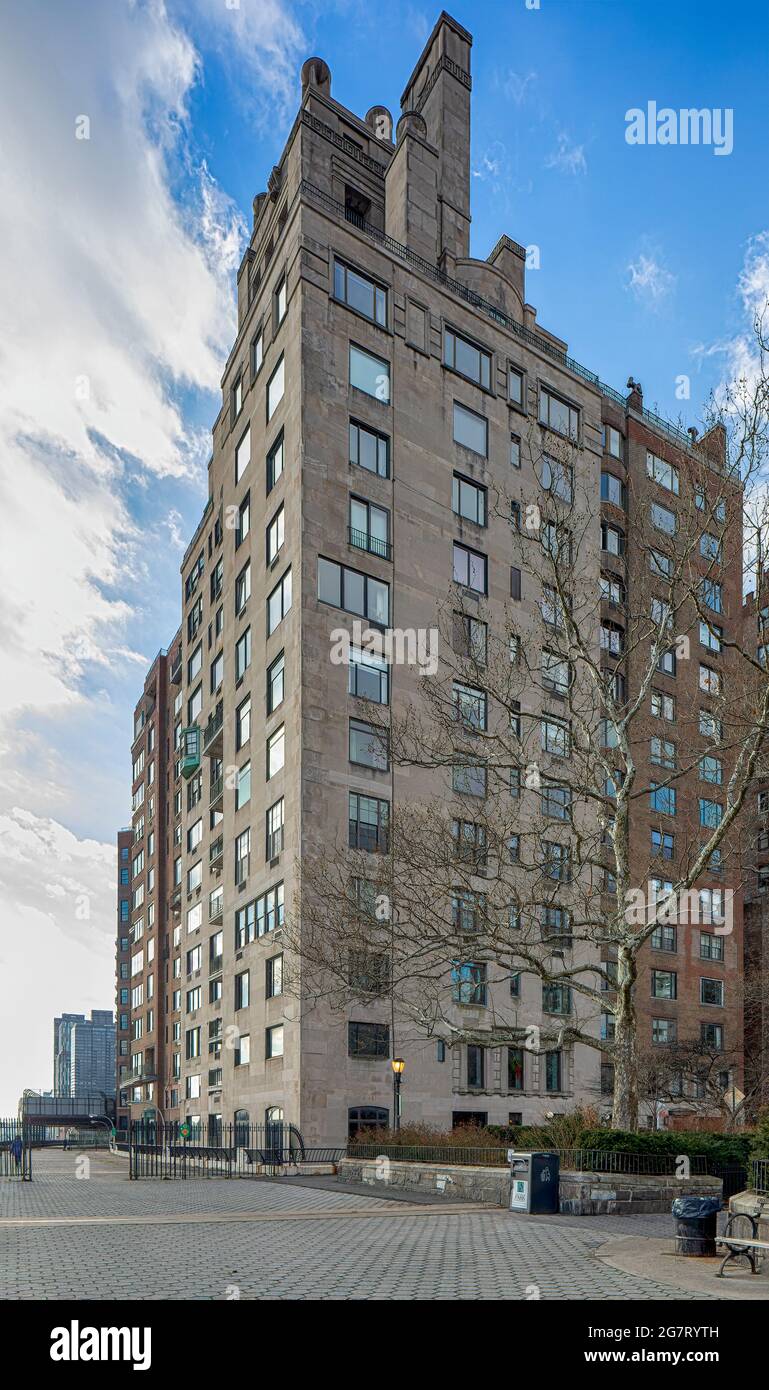 10-12 Gracie Square is a Van Wart & Wein-designed building overlooking the East River in Yorkville. Stock Photo