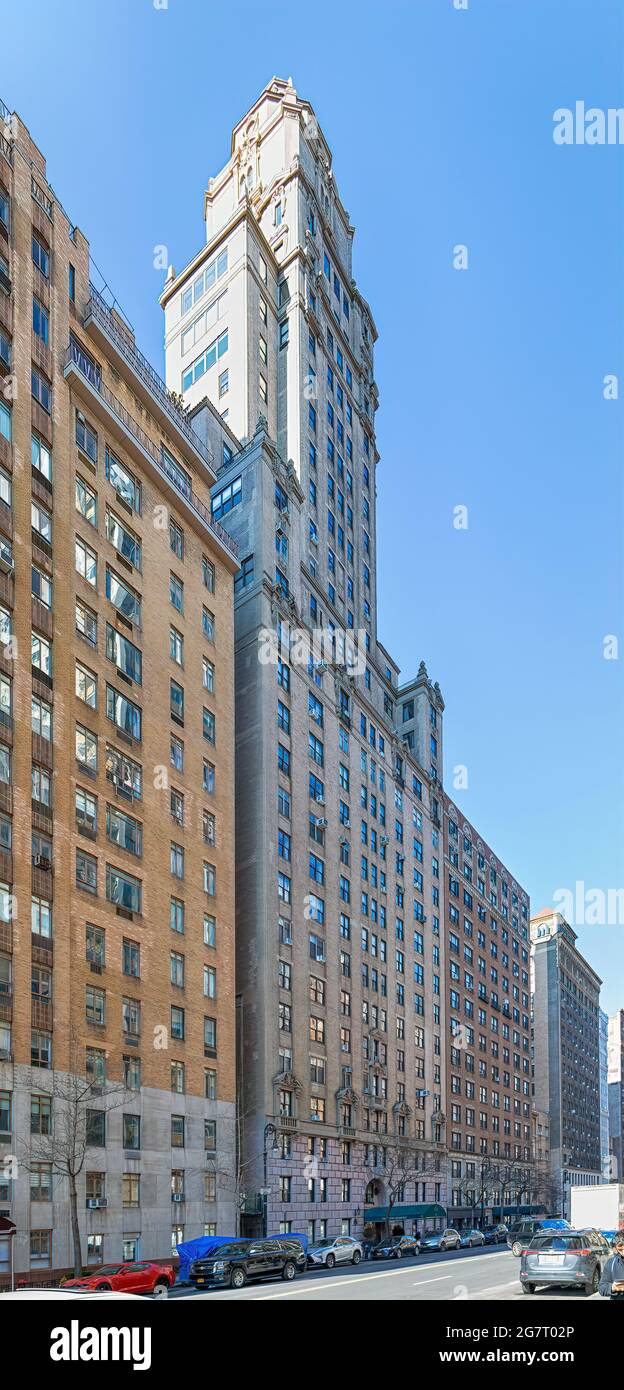 12 West 72nd Street, the Oliver Cromwell, was designed by Emery Roth and built in 1927. Stock Photo