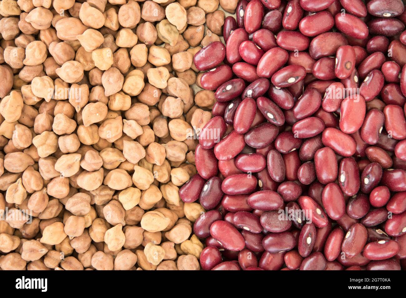 Heap of chick peas and red kidney beans background Stock Photo Alamy