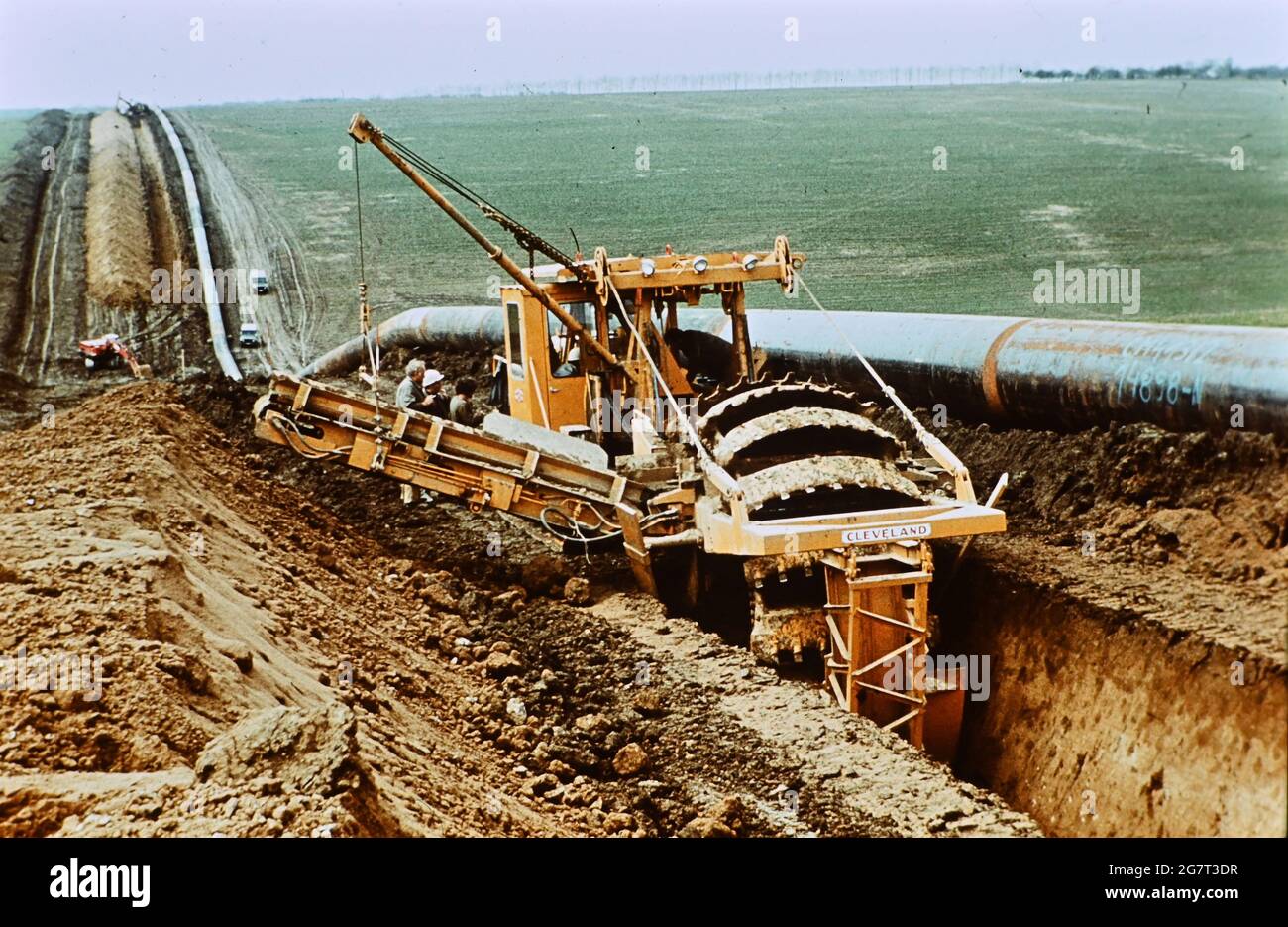 15 June 1975, Soviet Union, Talnoje: Pipe trencher 'Cleveland' - laying the pipes at the pipeline construction site near Talnoje. The Druzhba line was a central youth project of the Free German Youth (FDJ) in the 1970s. The GDR construction section was 550 kilometres long, out of a total of 2,750 kilometres. Exact date of photograph not known. The picture has been scanned from the original slide. Photo: Sammlung Heinz/dpa-Zentralbild/ZB Stock Photo