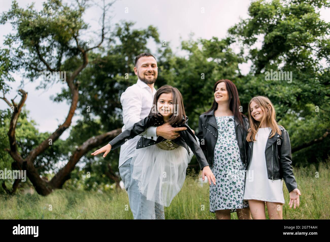 Dad and Daughters Delight in Creating Creative Family Photos