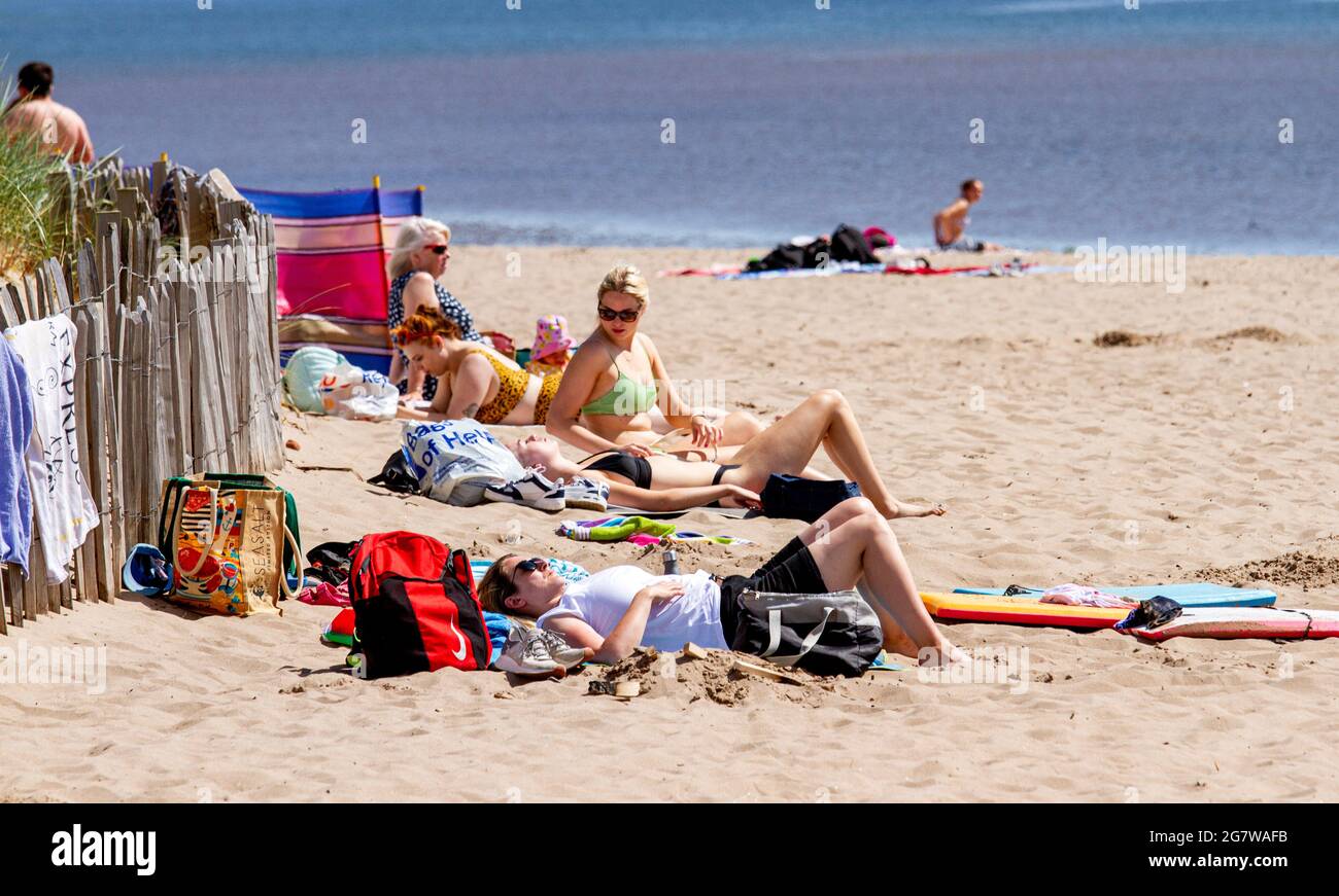 Dundee, Tayside, Scotland, UK. 16th July, 2021. UK Weather: Hot sunny weather sweeping across North East Scotland with maximum temperature 29°C. Beach-goers take the day out soaking up the warm glorious summer sunshine along Broughty Ferry beach in Dundee. Credit: Dundee Photographics/Alamy Live News Stock Photo