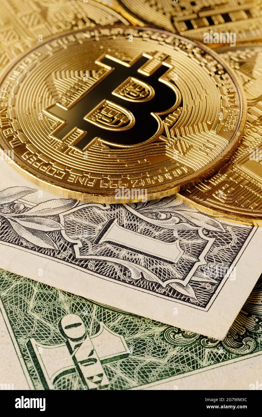 Exchange bitcoin on green background hi-res stock photography and images -  Alamy