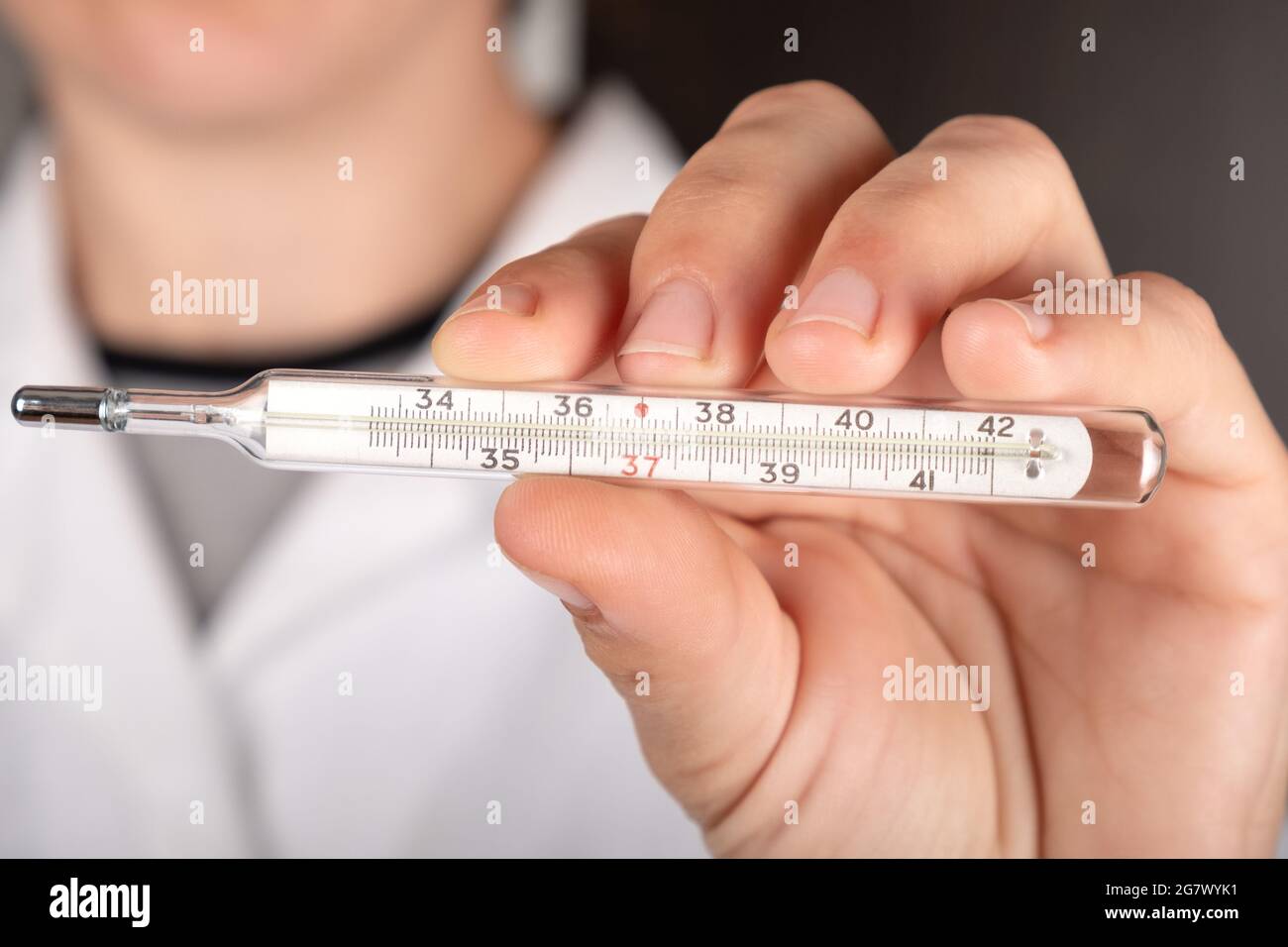 Medical mercury thermometer : 46 882 images, photos de stock