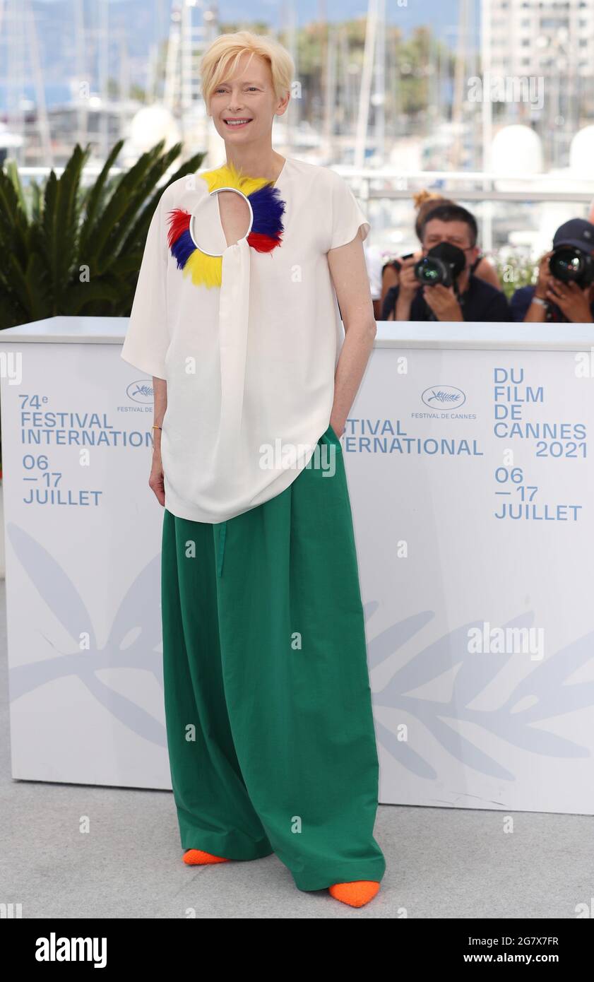 Cannes, France. 16th July, 2021. British actress Tilda Swinton poses during a photocall for the film "Memoria" at the 74th edition of the Cannes Film Festival in Cannes, southern France, July 16, 2021. Credit: Gao Jing/Xinhua/Alamy Live News Stock Photo
