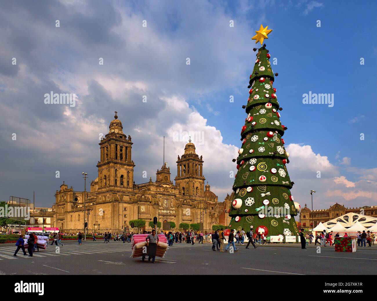 Christmas time in the historic center of Mexico City Stock Photo - Alamy