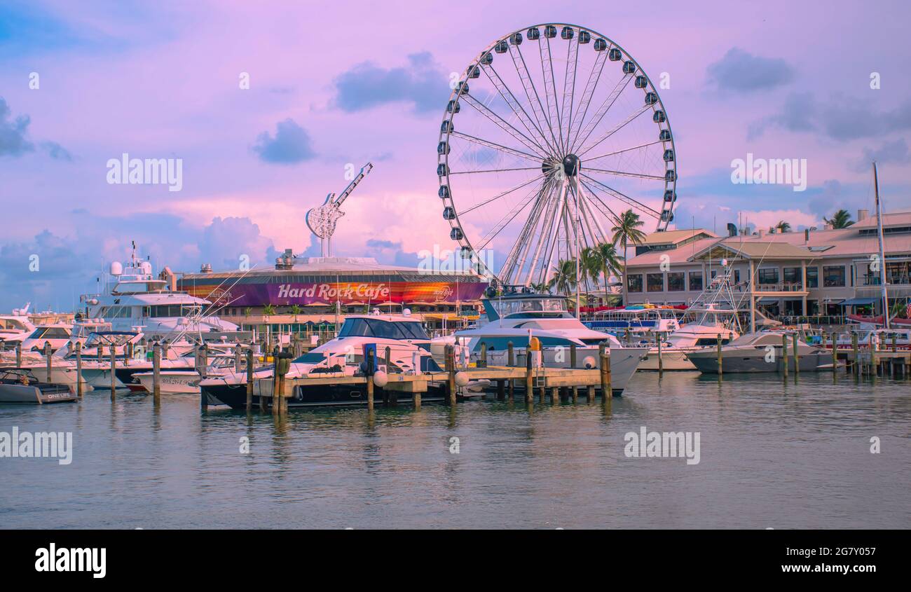 期間限定特別価格 Miami , Florida. June 28, 2021. Panoramic view of Skyviews 芸術写真