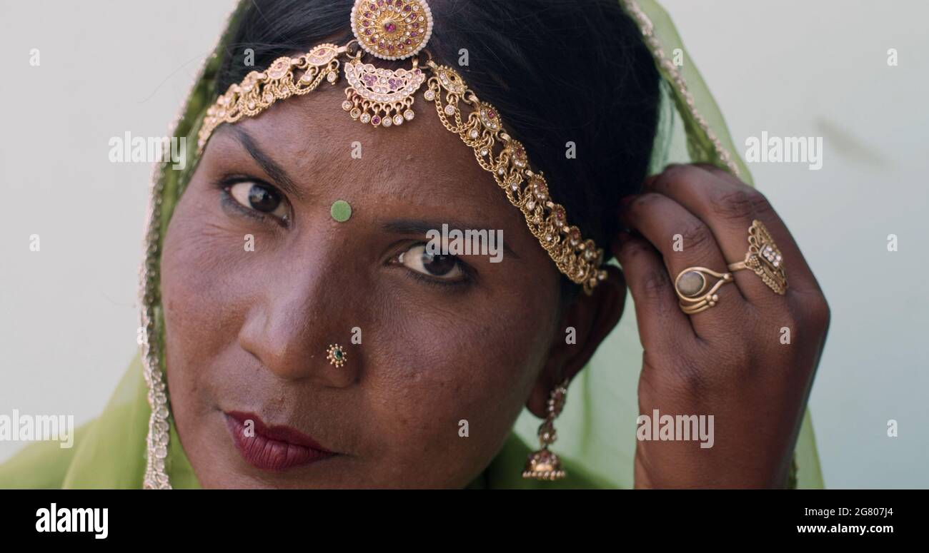 Senior indian woman wearing saree hi-res stock photography and images ...
