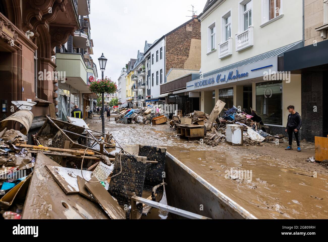 Bad Neuenahr, Germany. 16th July, 2021. Debris and mud lies in a street. Objects from a house. Massive rainfall has caused flooding in Bad Neuenahr in Rhineland-Palatinate as well as in the whole district of Ahrweiler. Credit: Philipp von Ditfurth/dpa/Alamy Live News Stock Photo