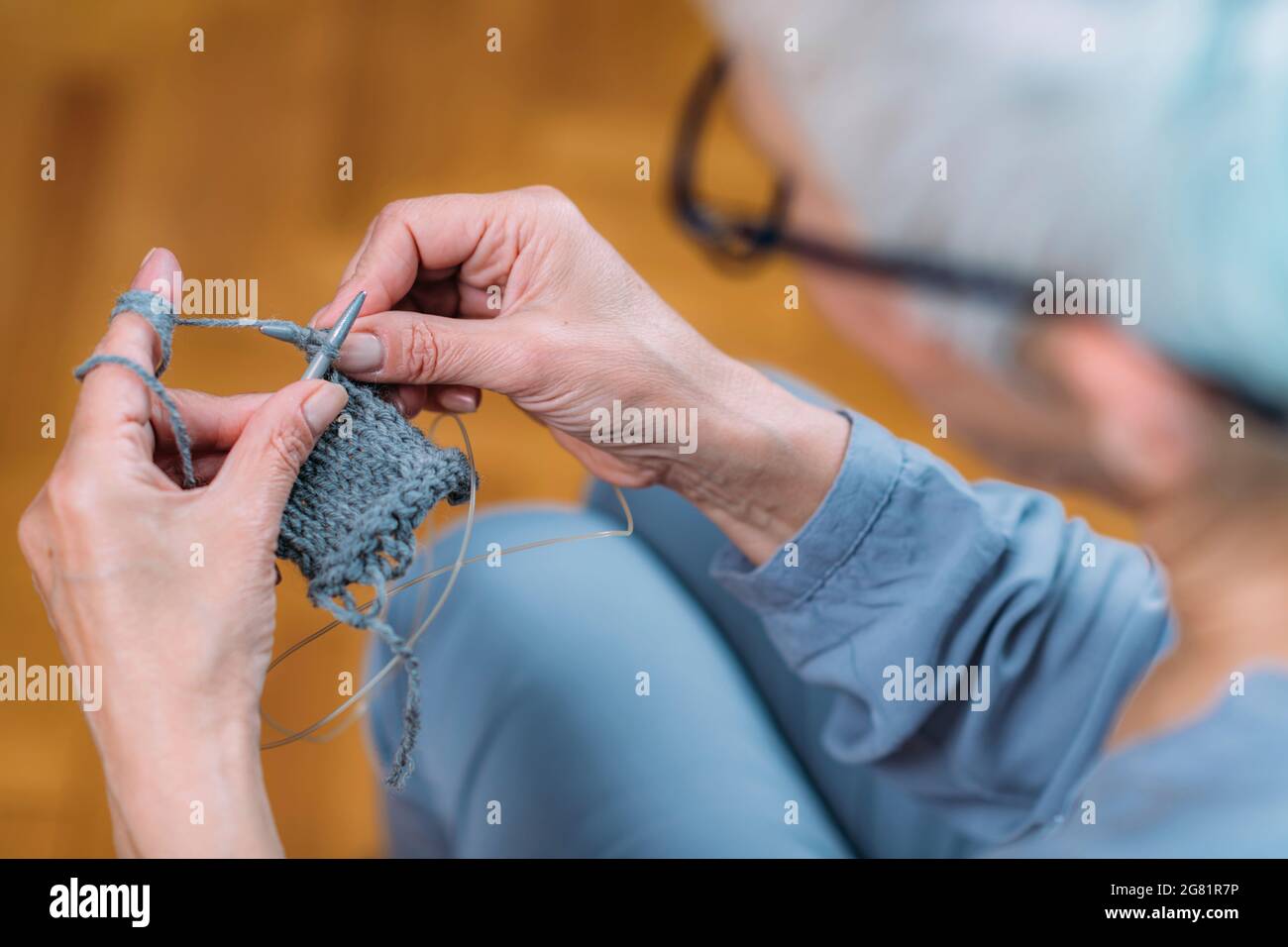 Senior woman knitting Stock Photo Alamy