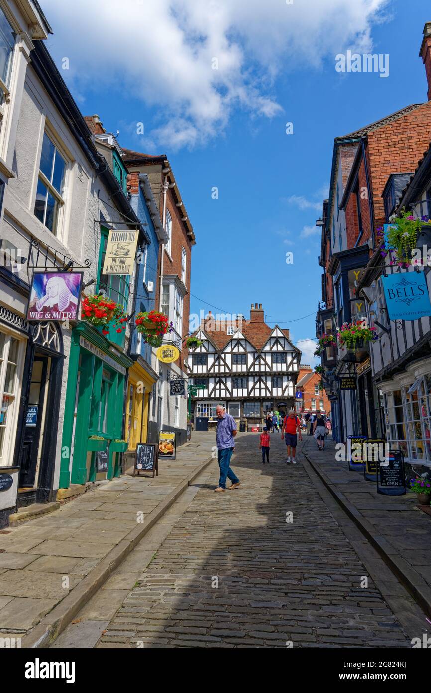 View Of Steep Hill Street And Shops In Lincoln Stock Photo Alamy view-of-steep-hill-street-and-shops-in-lincoln-stock-photo-alamy