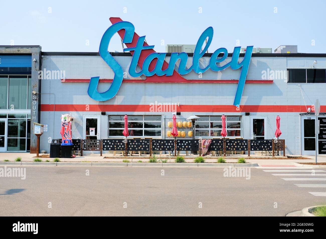 https://c8.alamy.com/comp/2G830WG/stanley-marketplace-in-aurora-colorado-former-home-of-stanley-aviation-converted-into-a-dining-retail-entertainment-event-facility-near-denver-2G830WG.jpg
