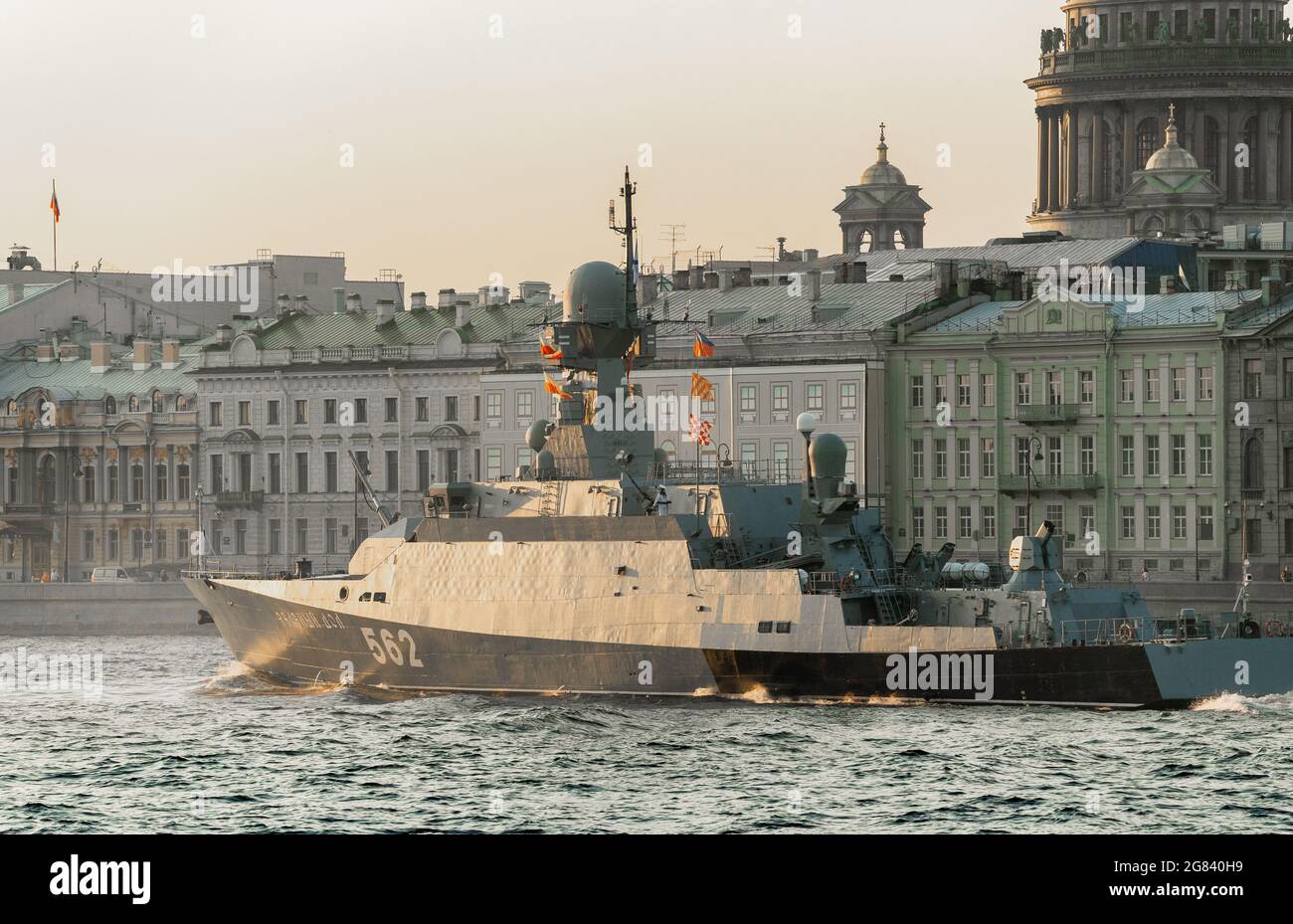 Russian Navy  missile corvette 'Zelyony Dol' on Neva river, St Petersburg, Russia Stock Photo