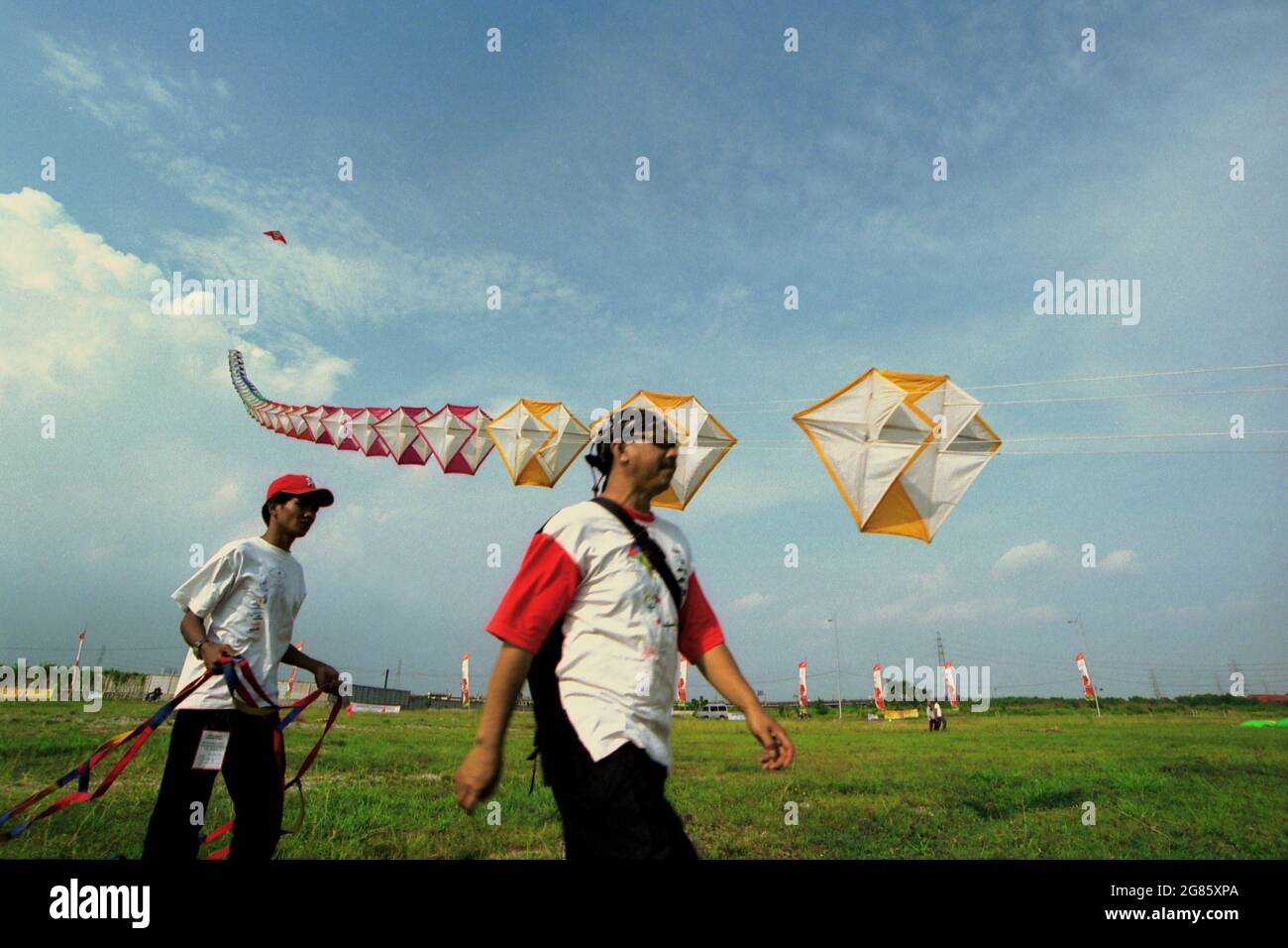 Men flying a giant kite during the 2004 Jakarta International Kite Festival that held on July 9-11 at Carnival Beach in Ancol Dreamland, North Jakarta, Jakarta, Indonesia. Stock Photo