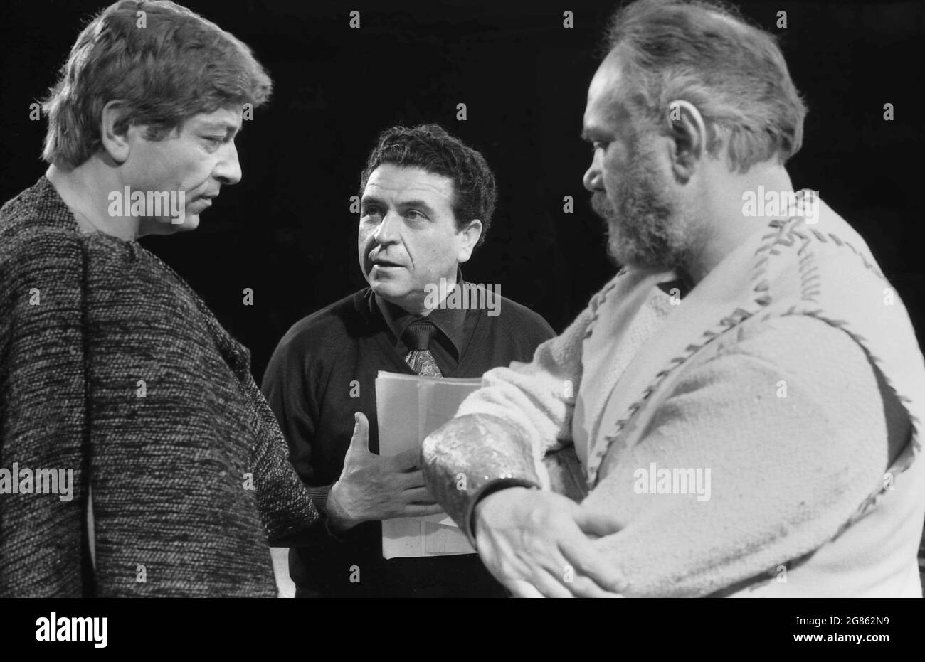 Romania, approx. 1979. Actors Ion Dichiseanu & G. Constantin with director Gheorghe Vitanidis (center) during the production of the movie 'Burebista'. Stock Photo