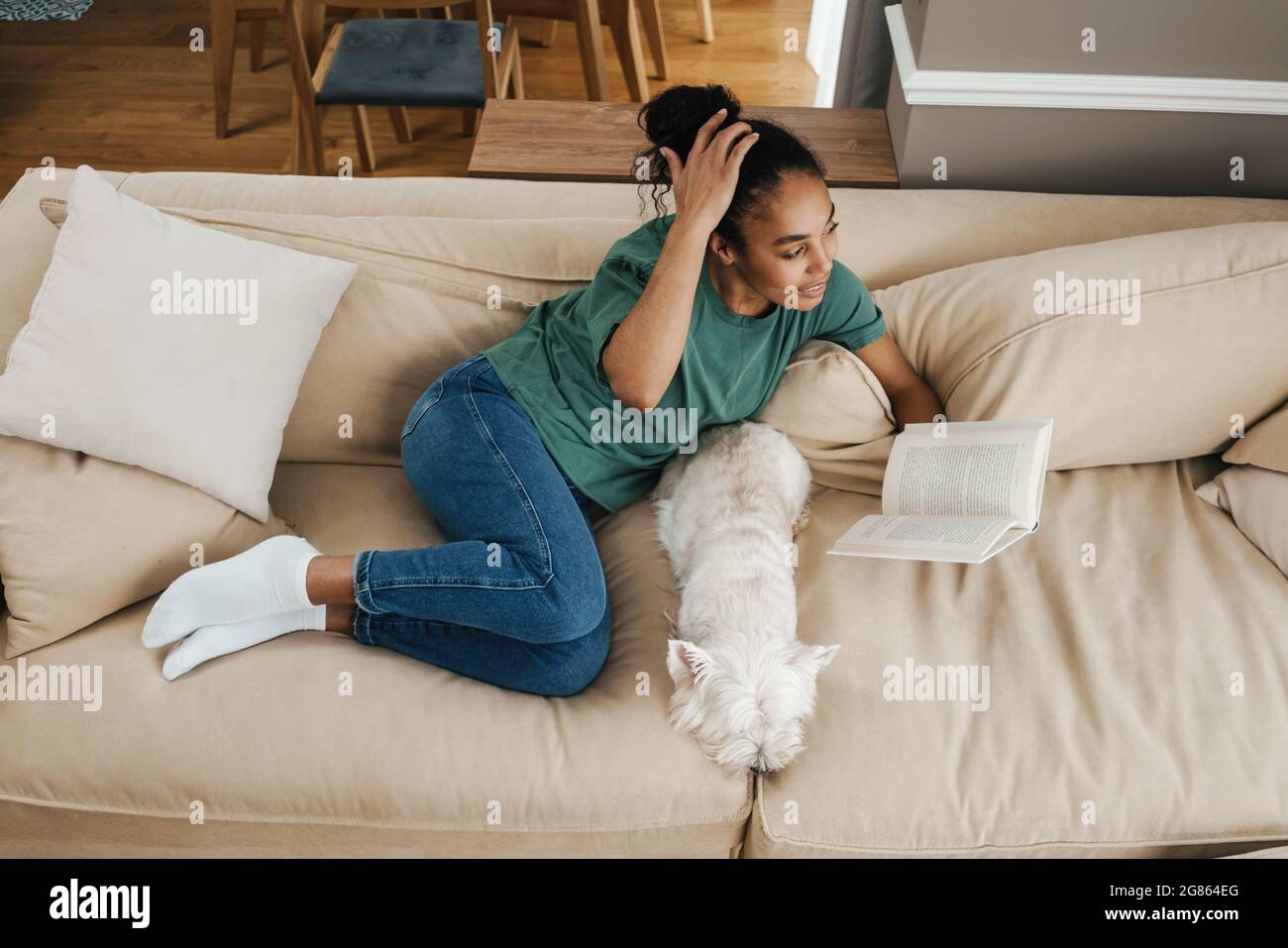African woman reading a book hi-res stock photography and images - Alamy