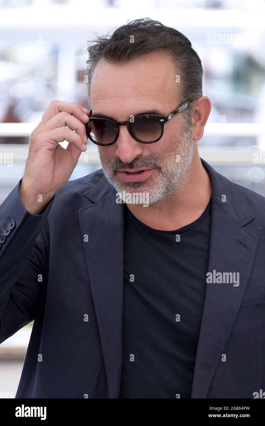 Cannes, France. 17th July, 2021. 74th Cannes Film Festival 2021, Photocall film : OSS 117 Allerte rouge en Afrique noire - Pictured: Jean Dujardin Credit: Independent Photo Agency/Alamy Live News Stock Photo