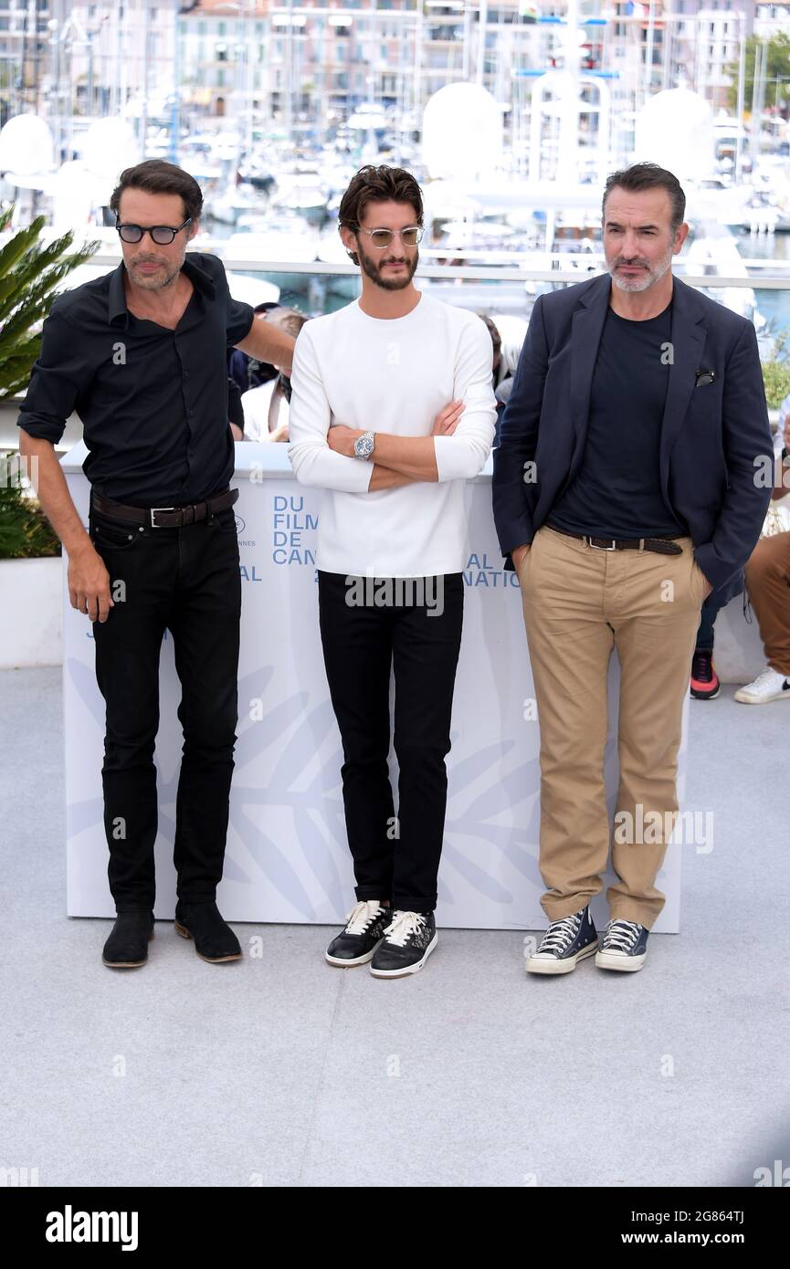 Cannes, France. 17th July, 2021. 74th Cannes Film Festival 2021, Photocall film : OSS 117 Allerte rouge en Afrique noire - Pictured: Jean Dujardin, Nicolas Bedos, Pierre Niney Credit: Independent Photo Agency/Alamy Live News Stock Photo