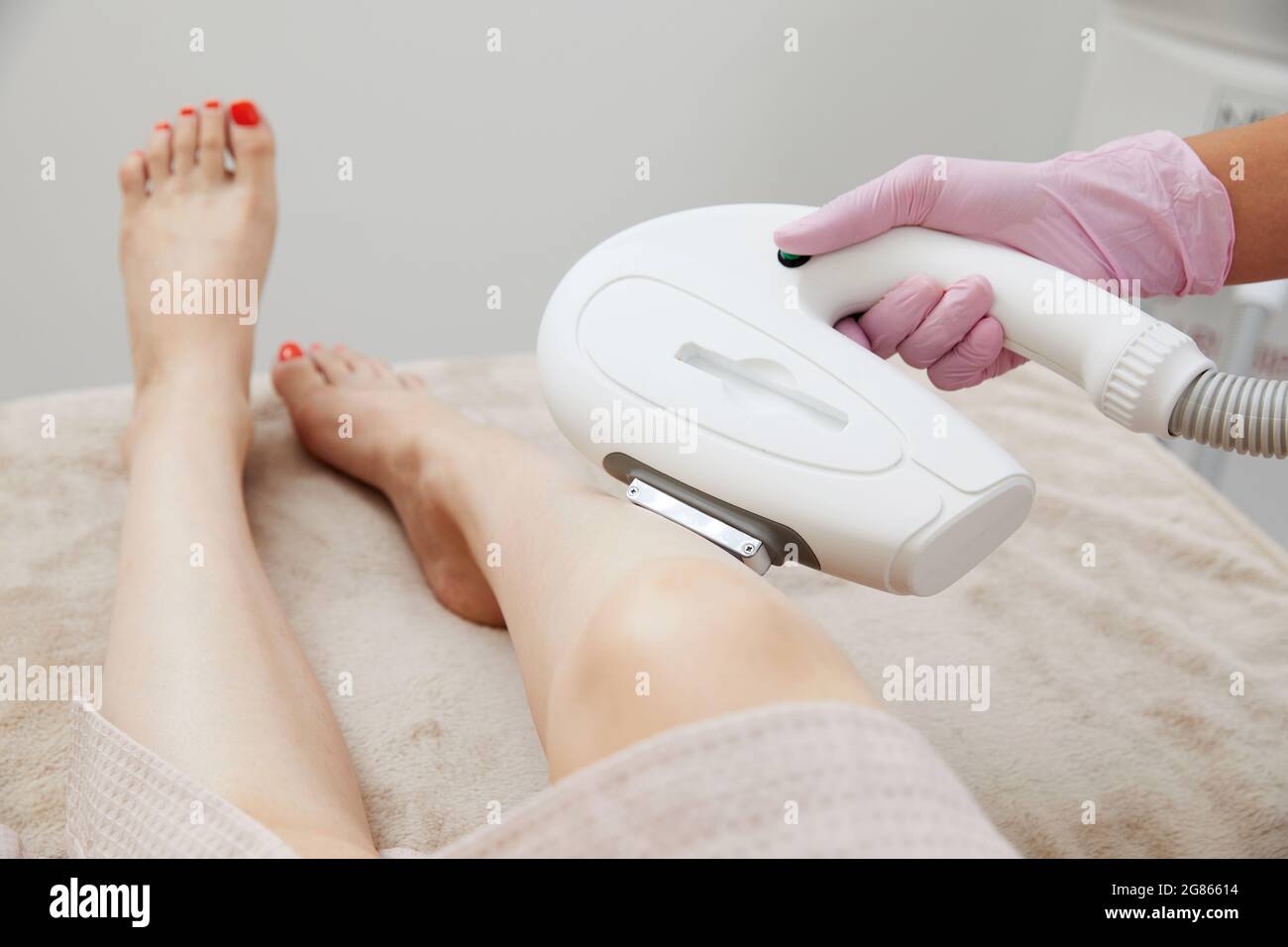 Waxing beauty treatment hi-res stock photography and images - Page 15 - Alamy Waxing beauty treatment hi-res stock photography and images - Page 15 - Alamy