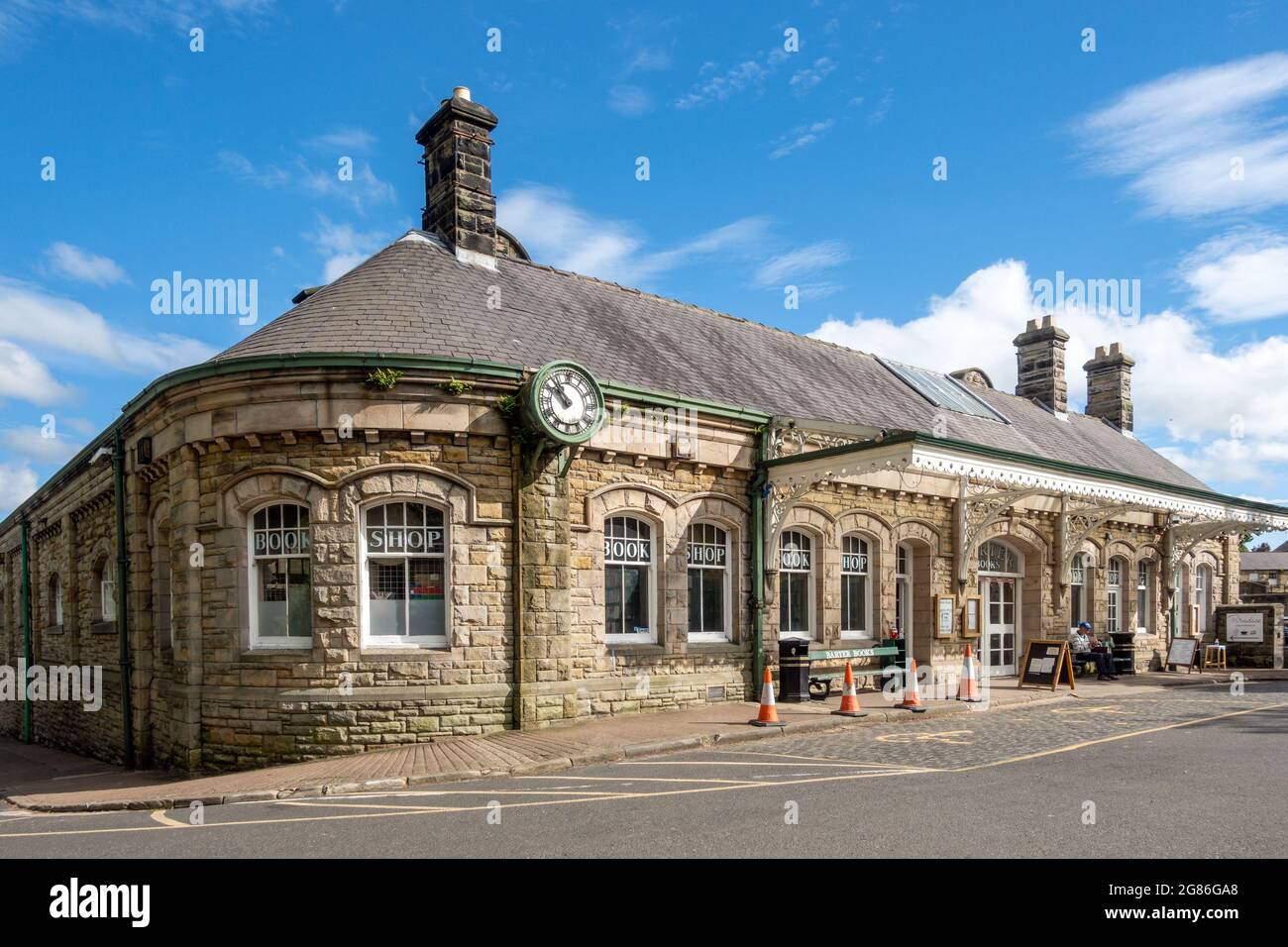 Barter Books, a former railway station and one of the largest secondhand bookshops in Britain, in Alnwick, Northumberland, England, Uk Stock Photo